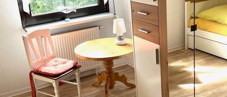 2 室のベッドルーム、旅行用ベビーベッド、WiFi、ベッドシーツ