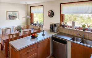 Fridge, stovetop, dishwasher, coffee/tea maker - 4 bedroom amazing home in Falsterbo (Falsterbo)