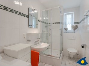 Shower, hair dryer, towels - Villa Margot, Whg. 22 - VM 22 (Heringsdorf)