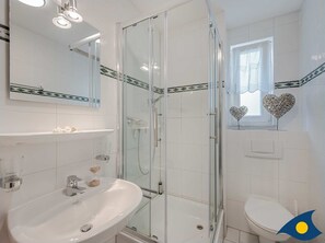 Shower, hair dryer, towels - Villa Margot, Whg. 22 - VM 22 (Heringsdorf)