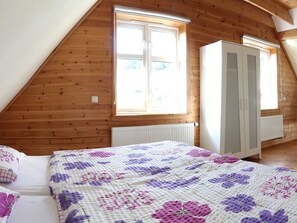 3 bedrooms, in-room safe, desk, iron/ironing board