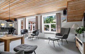 TV, fireplace - Amazing home in Blåvand with WiFi (Blåvand)