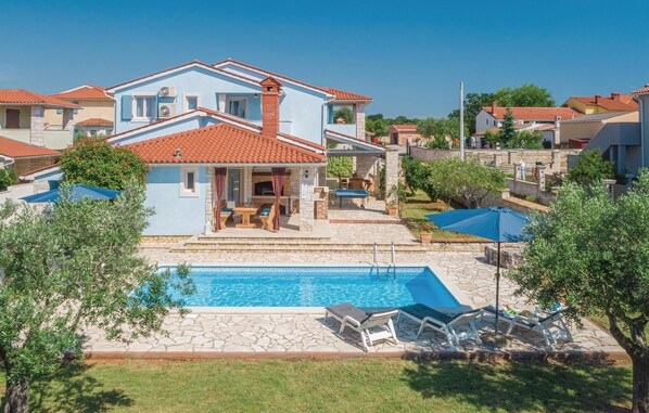 A two-story house with a swimming pool, outdoor seating, and a view of the sea. - Lovely home in Golubovo (Golubovo)