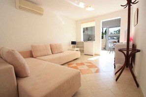 Living area - Holiday apartment with terrace near the beach (Crikvenica)
