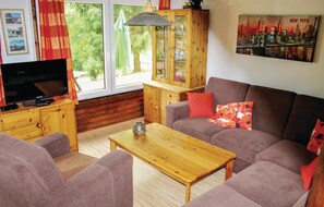 Fernseher, Kamin, Stereoanlage