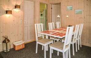 Dining - Gorgeous home in Oksbøl with sauna (Oksbøl)