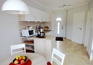 Dining - Coastal Forest - apartment evening sun (Gelbensande)