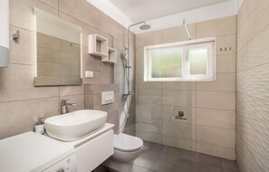 Baignoire, séchoir à cheveux