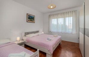 4 Schlafzimmer, Bügeleisen/Bügelbrett, kostenloses WLAN, Bettwäsche