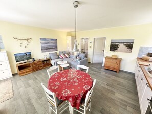 Unclassified image, 3 of 29, button