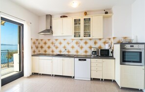 Kühlschrank, Herdplatte, Geschirrspüler