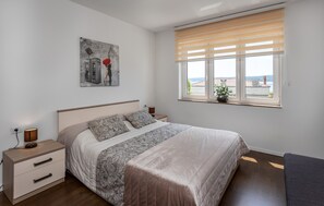 2 bedrooms, free WiFi, bed sheets - Beach front apartment in Crikvenica (Crikvenica)