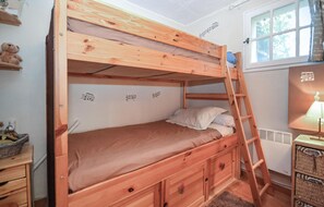 1 bedroom, travel cot, free WiFi
