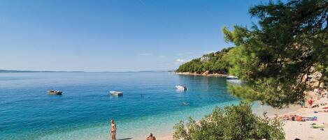 Una spiaggia nelle vicinanze