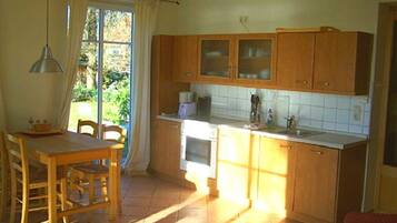 Kühlschrank, Geschirrspüler, Hochstuhl