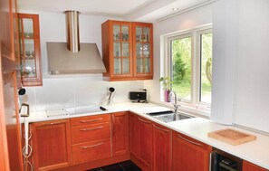 Kühlschrank, Mikrowelle, Herdplatte, Geschirrspüler