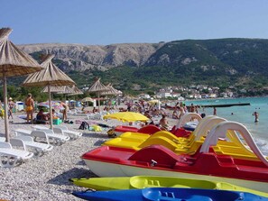 Beach nearby - Holiday apartment with pool (Baška)