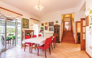 Dining - Lovely home in Pula with house sea view (Pula)
