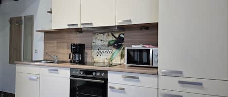 Kühlschrank, Mikrowelle, Ofen, Geschirrspüler