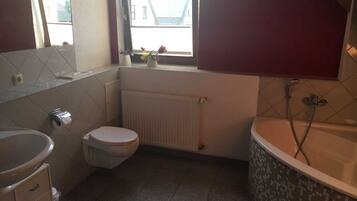 SĂšche-cheveux, serviettes fournies