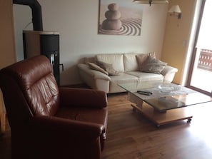 Televisión y chimenea
