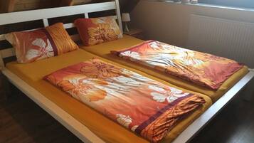 3 bedrooms, travel crib, WiFi, bed sheets