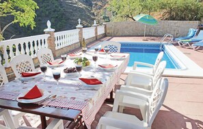 Outdoor dining - Cozy home in Corumbela (Corumbela)