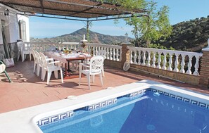 Outdoor dining - Cozy home in Corumbela (Corumbela)
