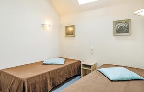 3 bedrooms, WiFi, bed sheets