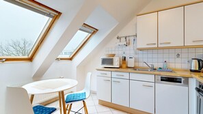Kühlschrank, Mikrowelle, Ofen, Geschirrspüler
