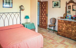 6 Schlafzimmer, Reisekinderbett
