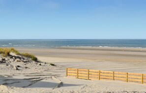 Beach - 3 bedroom amazing home in Hames Boucres (Hames Boucres)