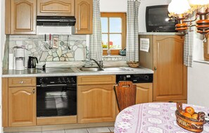 Réfrigérateur, micro-ondes, plaque de cuisson, lave-vaisselle