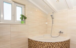 Bathtub