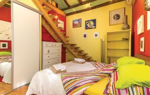 1 quarto, Wi-Fi de cortesia, roupa de cama