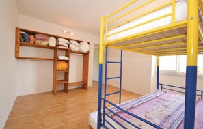 3 bedrooms, free WiFi, bed sheets