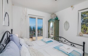 3 bedrooms, free WiFi, bed sheets