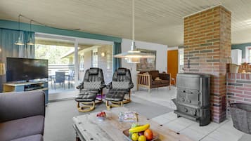 TV, fireplace, DVD player