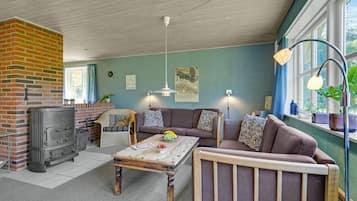 Fernseher, Kamin, DVD-Player