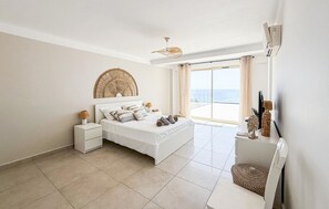 5 bedrooms, in-room safe, travel cot, free WiFi - Beautiful home in Les Issambres (Les Issambres)