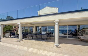 Outdoor dining - Beautiful home in Les Issambres (Les Issambres)