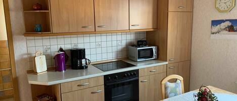 冷蔵庫、電子レンジ、オーブン、食器洗い機