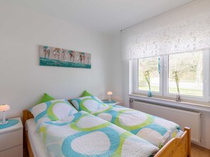 2 bedrooms, travel cot, WiFi