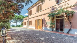 A building with a sign reading "LA SELVACCIA" and a gravel driveway leading to the entrance. - Lovely home in Rosignano Marittimo LI (Rosignano Marittimo LI)