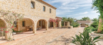 Beautiful home in Benissa with kitchen