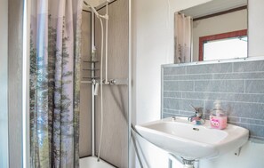 Shower - Nice home in Nässjö with WiFi (Nässjö)
