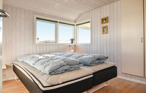 3 bedrooms, travel cot, free WiFi
