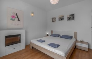 3 bedrooms, free WiFi, bed sheets
