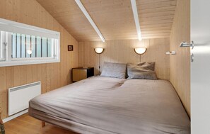 3 bedrooms, travel cot, free WiFi