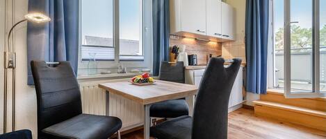 Fridge, oven, dishwasher, coffee/tea maker